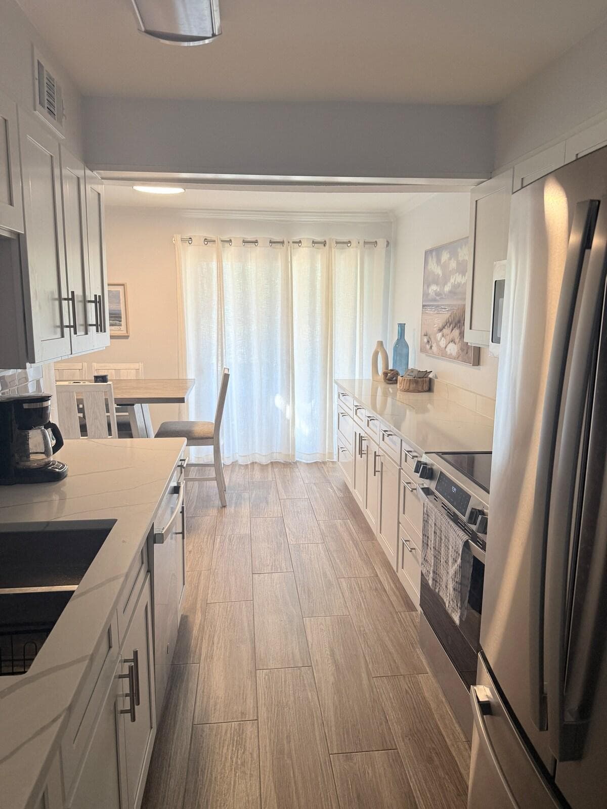Fully equipped kitchen, with plenty of cabinet space